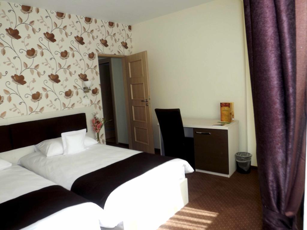 West Plaza Residence Bucharest Room photo