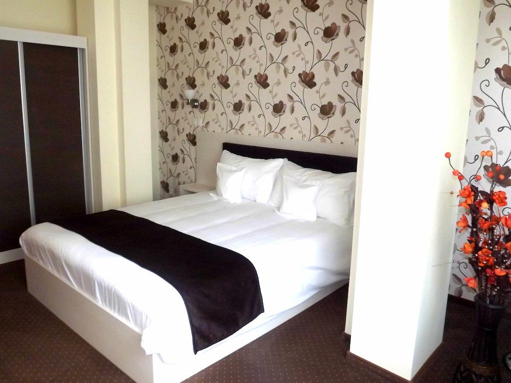 West Plaza Residence Bucharest Room photo
