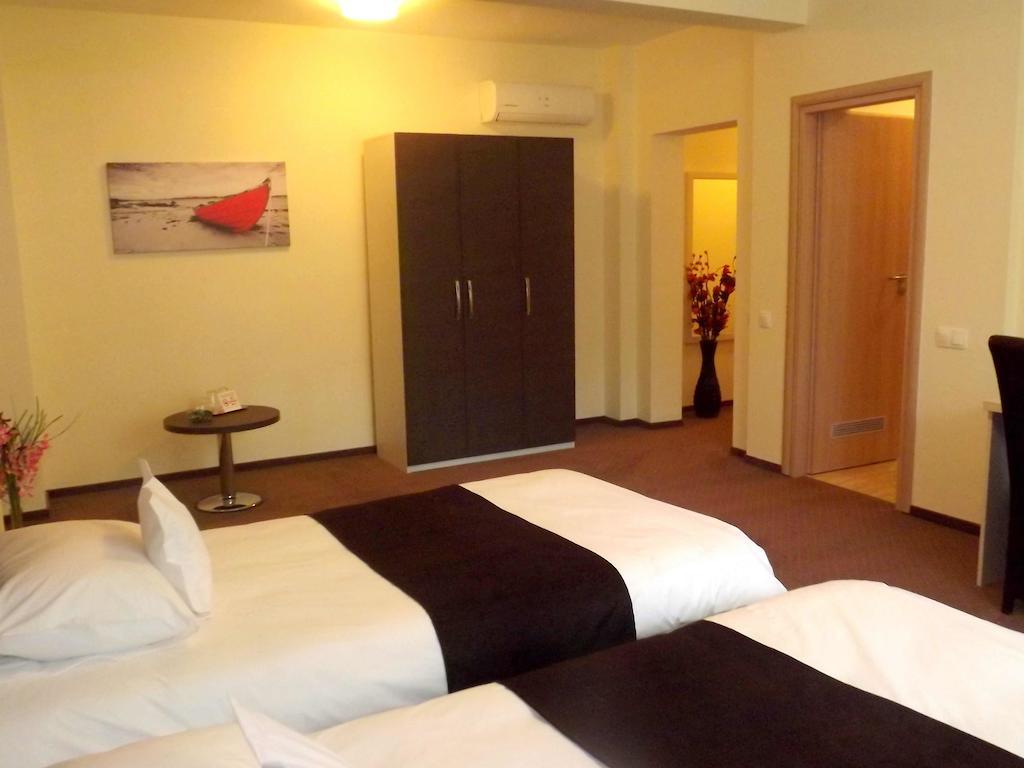West Plaza Residence Bucharest Room photo